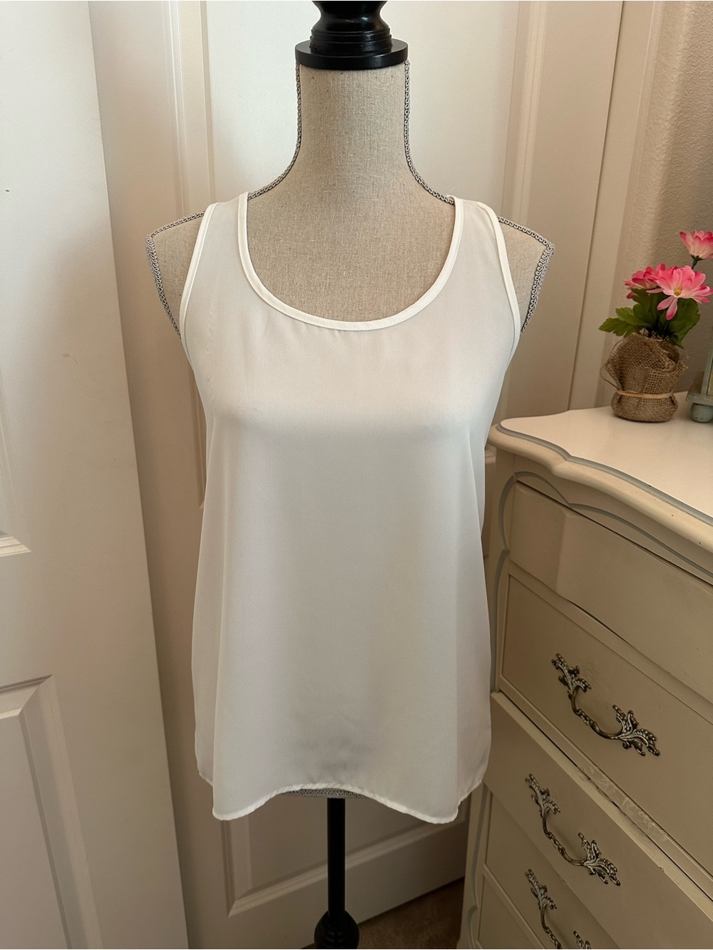 Soprano White Scoop Neck Tank Top